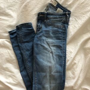 {hollister} light wash jeans